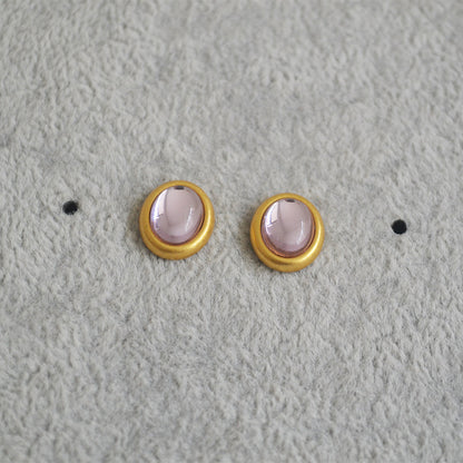 Classic Gold Earring with Timeless Appeal