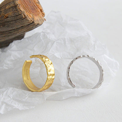 Classic Gold Ring with Timeless Appeal