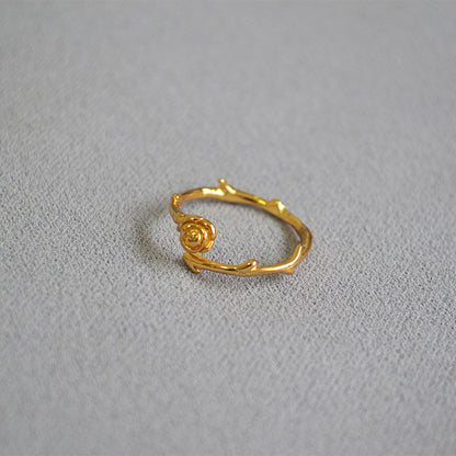Classic Gold Ring with Timeless Appeal