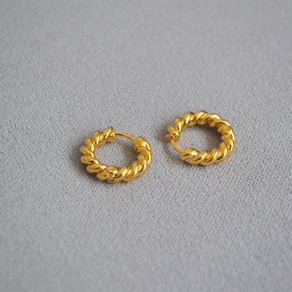 Charming Gold Earring for Any Occasion