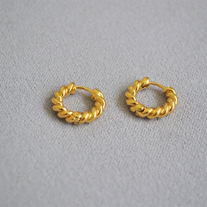 Charming Gold Earring for Any Occasion