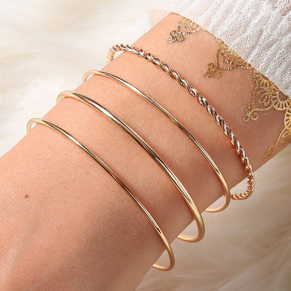 Classic Gold Bracelet with Timeless Appeal