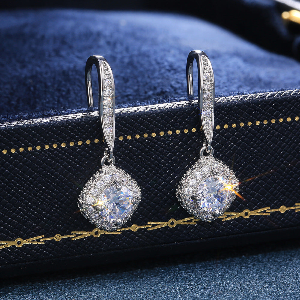 Charming Earring for Any Occasion