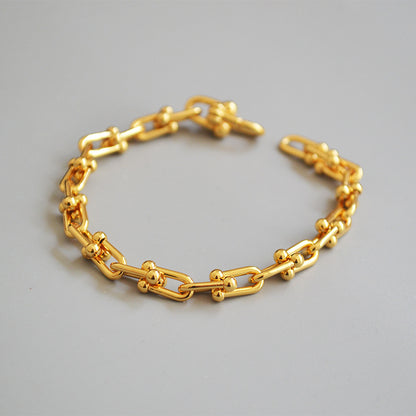 Classic Gold Bracelet with Timeless Appeal