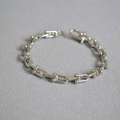 Classic Gold Bracelet with Timeless Appeal