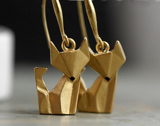 Classic Gold Earring with Timeless Appeal