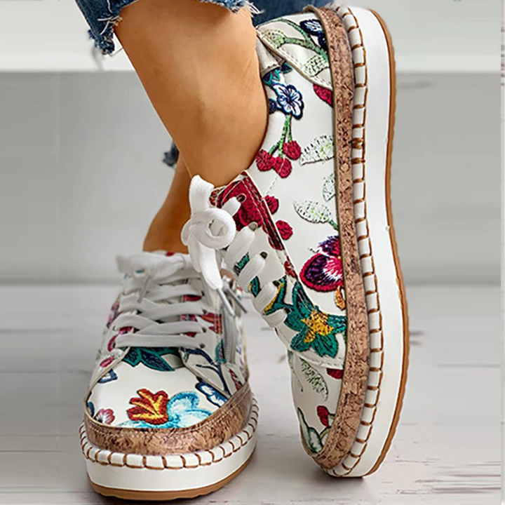 JO | Simple sneakers with flowers
