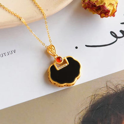 Elegant Gold Pendant for Every Occasion