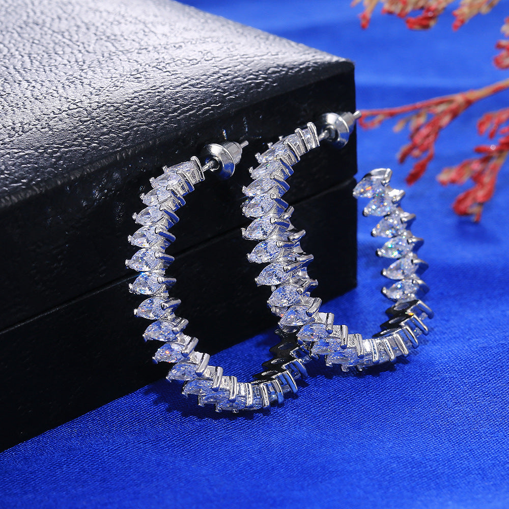 Charming Earring for Any Occasion