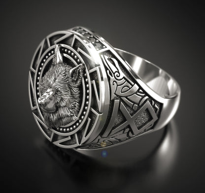 Classic Silver Ring with Timeless Appeal