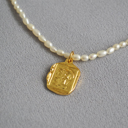Beautiful Gold Necklace with Unique Style