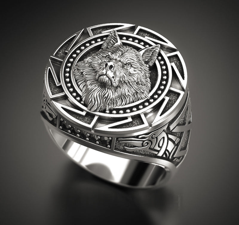 Classic Silver Ring with Timeless Appeal