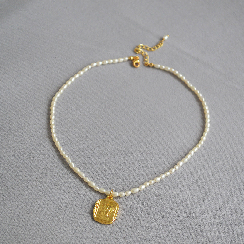 Beautiful Gold Necklace with Unique Style