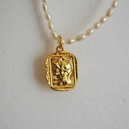 Beautiful Gold Necklace with Unique Style
