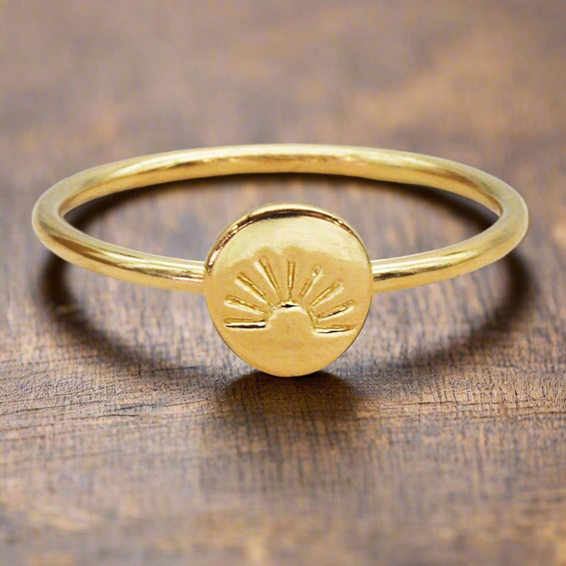 Charming Gold Ring for Any Occasion
