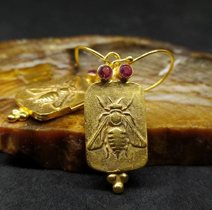 Charming Gold Earring for Any Occasion