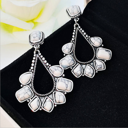 Charming Earring for Any Occasion