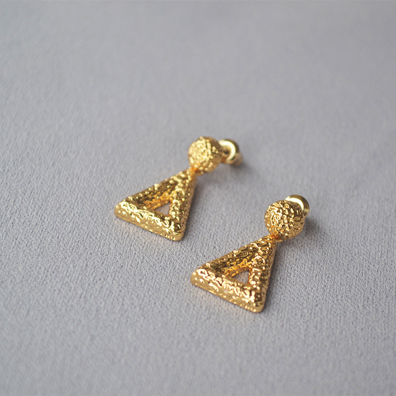 Beautiful Gold Earring with Unique Style