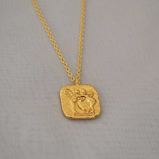 Beautiful Gold Necklace with Unique Style