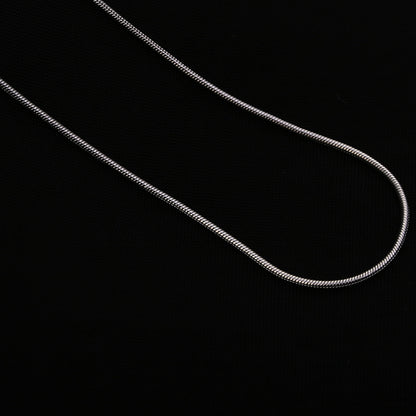 Romantic Silver Necklace for Special Moments