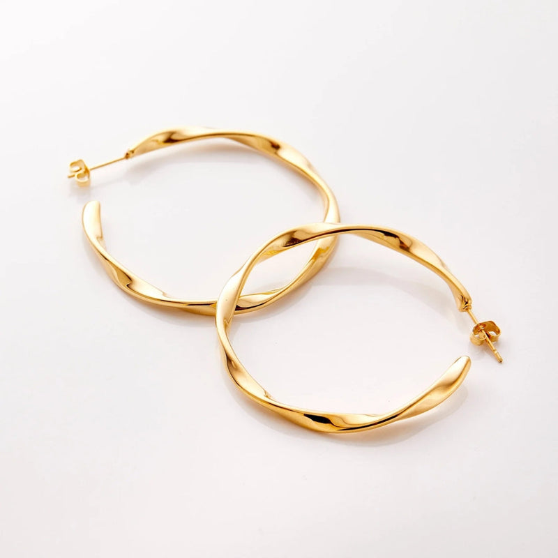 Romantic Gold Earring for Special Moments