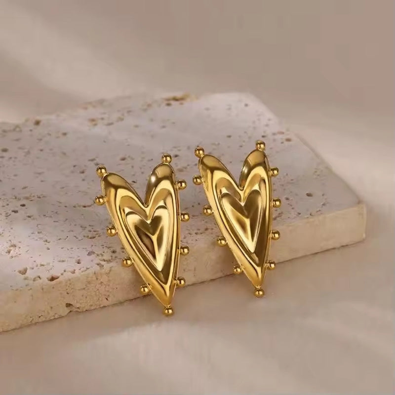 Classic Gold Earring with Timeless Appeal