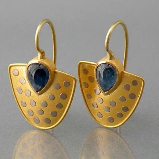 Classic Gold Earring with Timeless Appeal