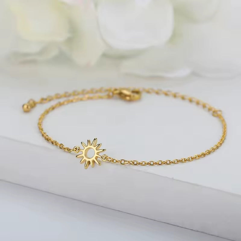 Romantic Gold Bracelet for Special Moments