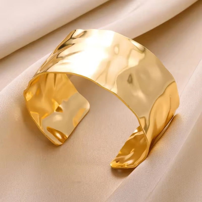 Stunning Gold Bracelet for Daily Wear