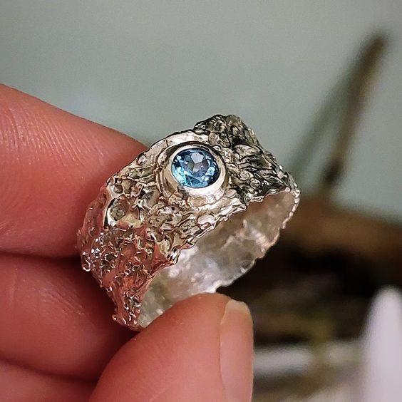 Classic Silver Ring with Timeless Appeal