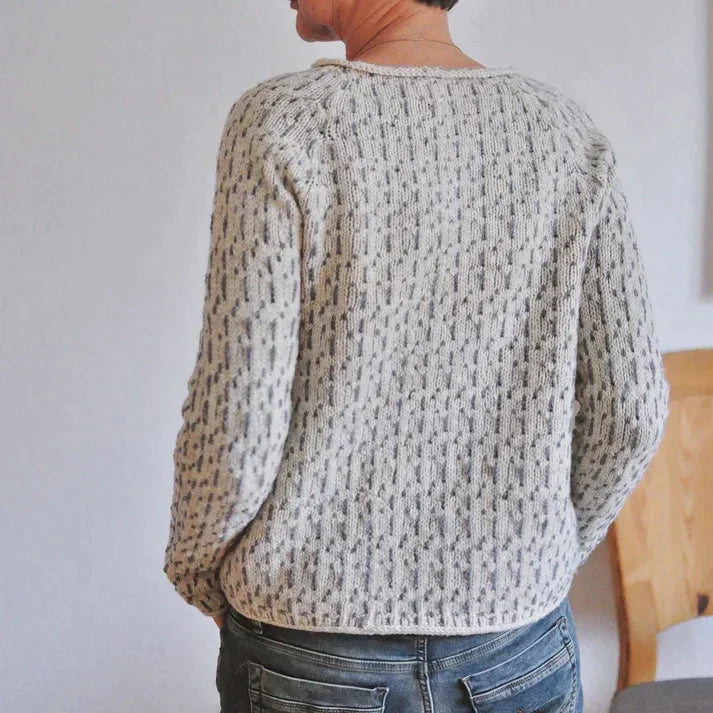 JO | Chic gray sweater with boat neckline