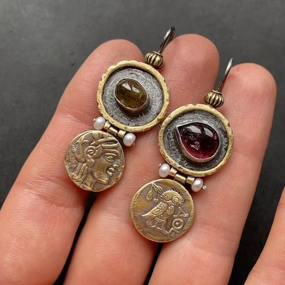 Charming Gold Earring for Any Occasion