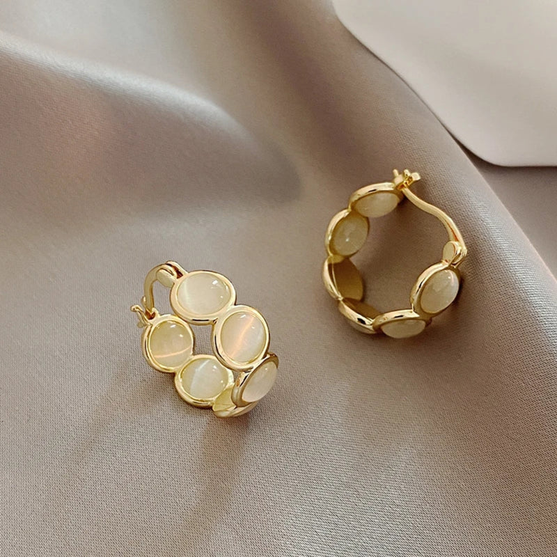 Romantic Gold Earring for Special Moments
