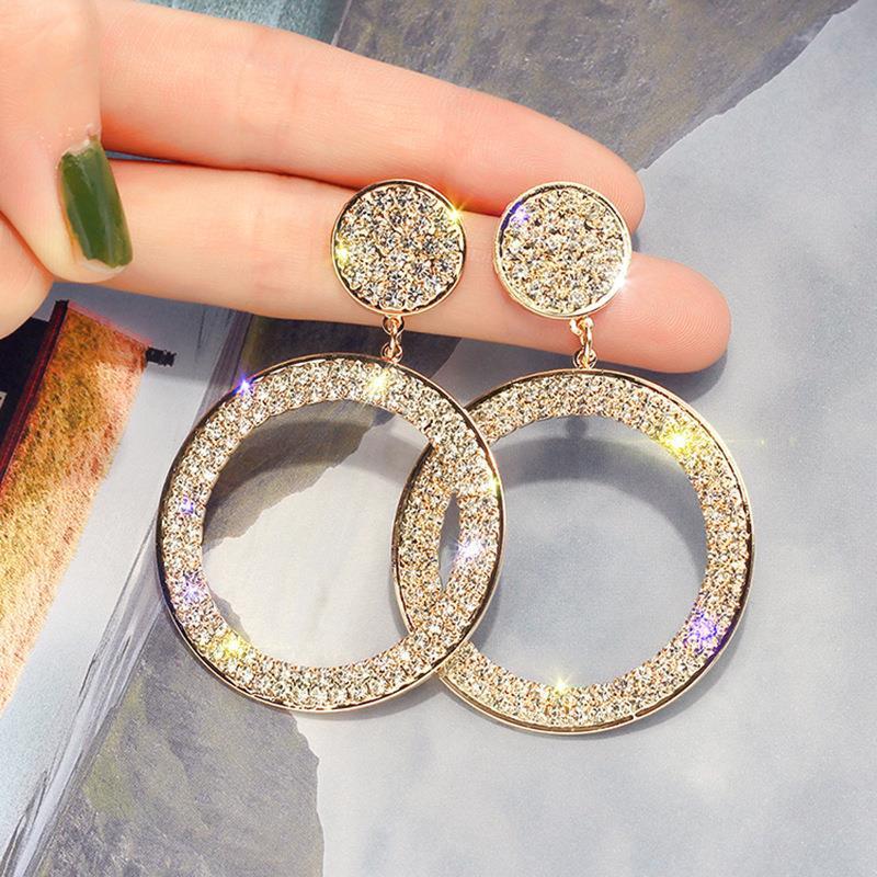 Romantic Gold Earring for Special Moments