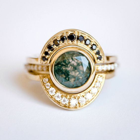 Classic Gold Ring with Timeless Appeal