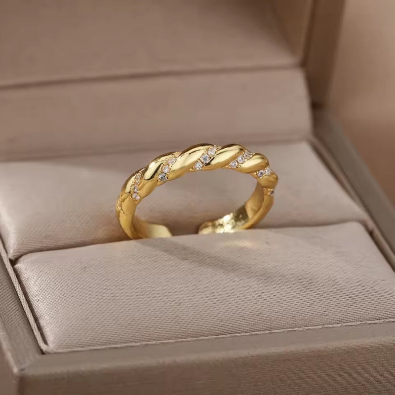 Romantic Gold Ring for Special Moments