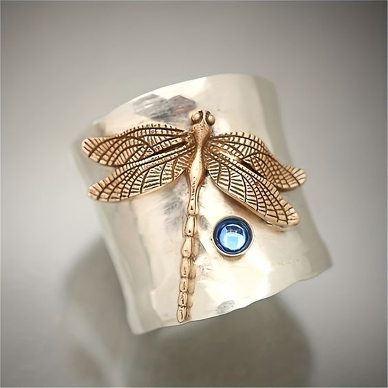 Classic Gold Ring with Timeless Appeal