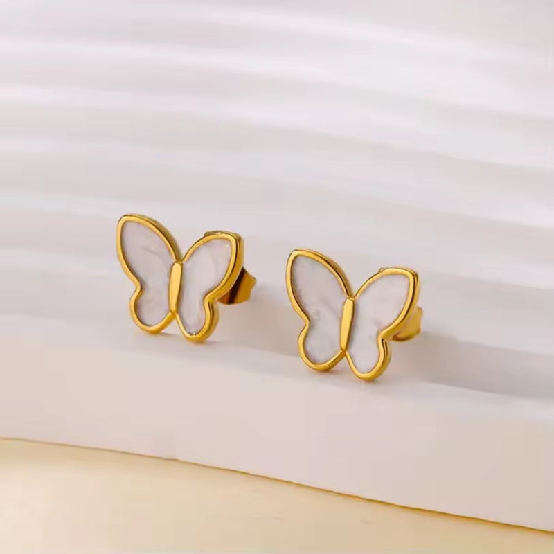 Classic Gold Earring with Timeless Appeal