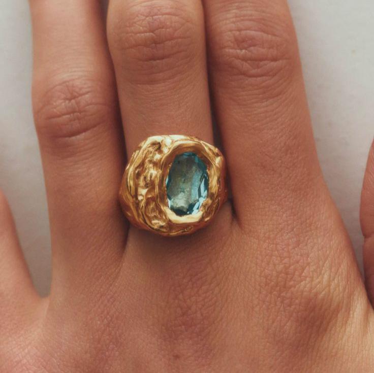 Charming Gold Ring for Any Occasion