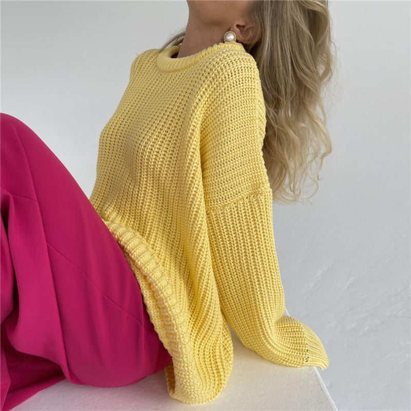 JO | Cozy knitted sweater with a round neckline
