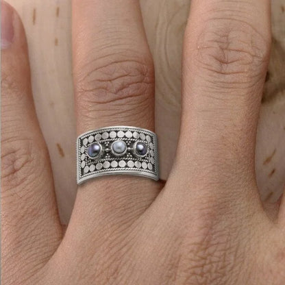 Beautiful Pearl Ring with Unique Style