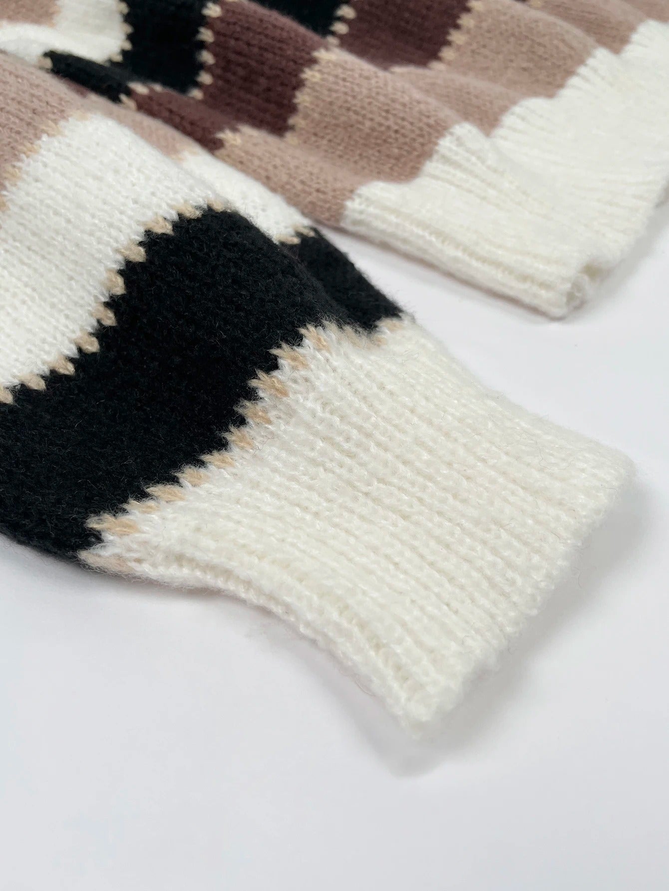 JO | Striped knitted sweater