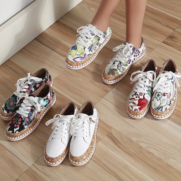 JO | Simple sneakers with flowers