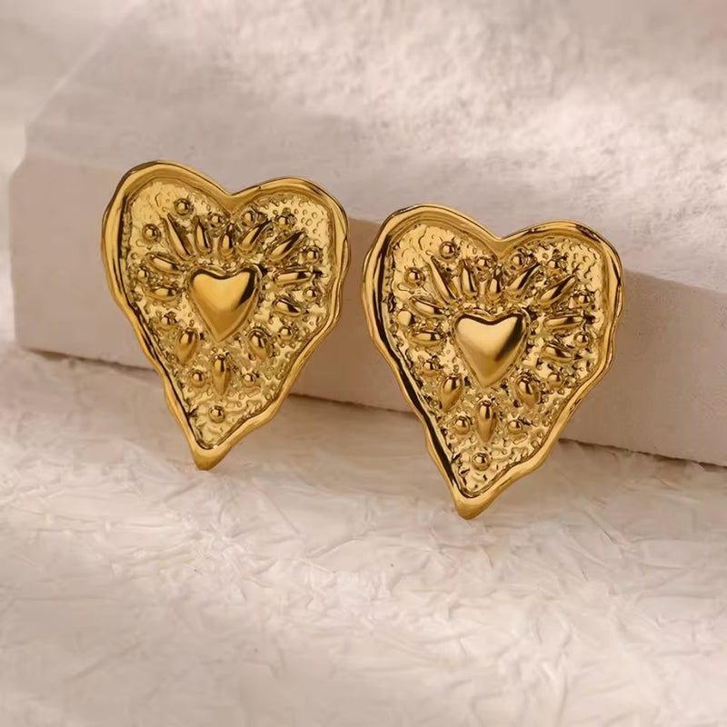 Elegant Gold Earring for Every Occasion