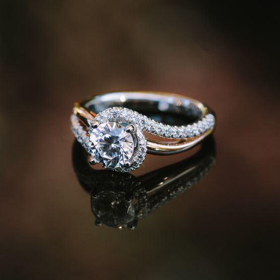 Classic Gold Ring with Timeless Appeal