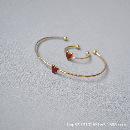 Classic Gold Bracelet with Timeless Appeal