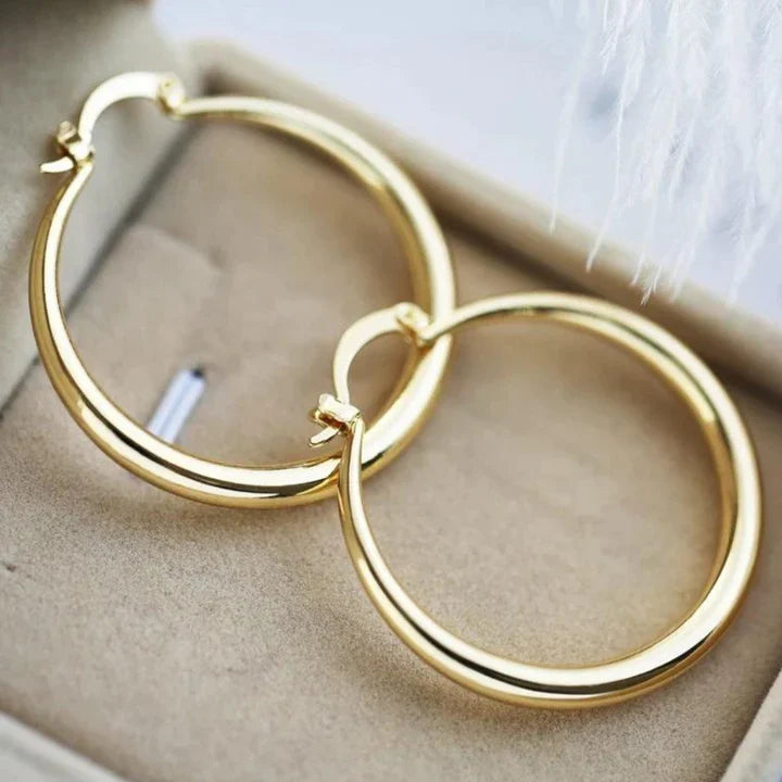 Classic Gold Earring with Timeless Appeal