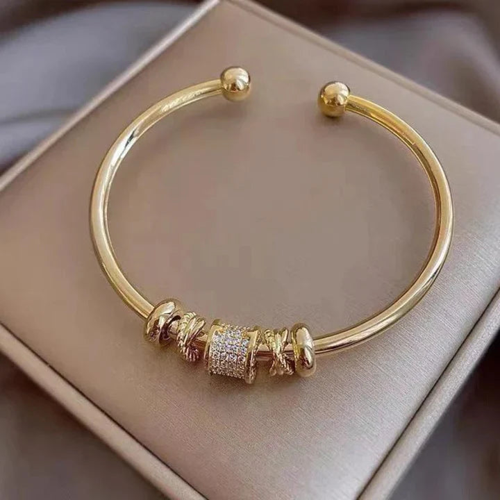 Romantic Gold Bracelet for Special Moments