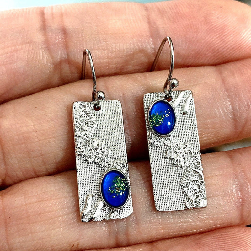 Charming Silver Earring for Any Occasion