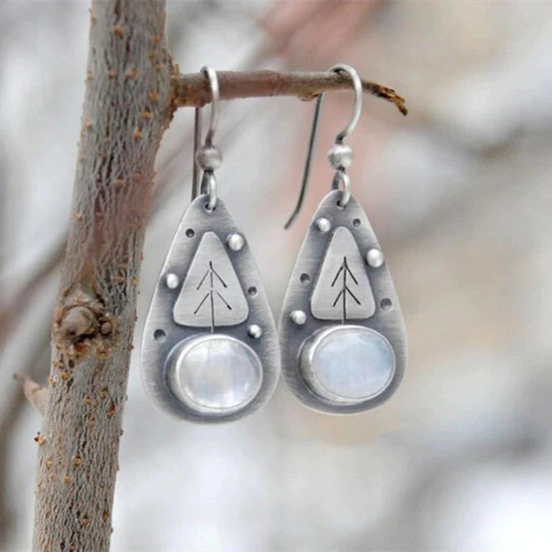 Charming Silver Earring for Any Occasion